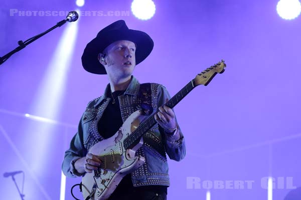 TWO DOOR CINEMA CLUB - 2018-06-24 - PARIS - Hippodrome de Longchamp - Bagatelle - 